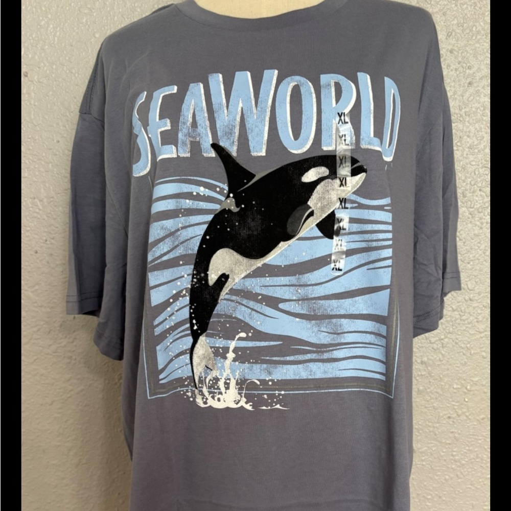 SeaWorld Shirt Mens X-Large Grey Lightning Print Shamu Killer Whale Graphic